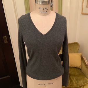 Todd and Duncan v neck cashmere sweater